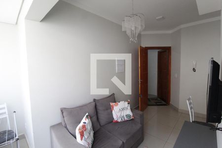 Sala de apartamento para alugar com 2 quartos, 47m² em Santa Mônica, Uberlândia