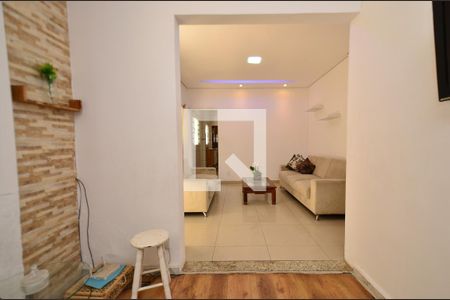 Sala de estar de casa à venda com 3 quartos, 183m² em Goiânia, Belo Horizonte