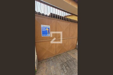 Casa à venda com 165m², 4 quartos e 2 vagas Casa à venda com 165m², 4 quartos e 2 vagasPlaca instalada