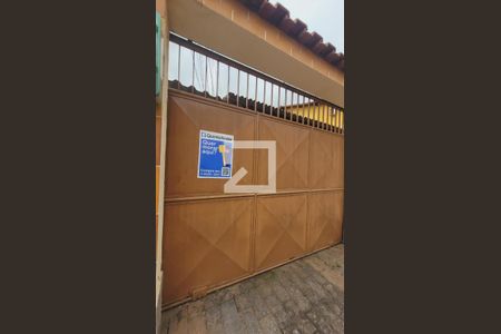 Casa à venda com 165m², 4 quartos e 2 vagas Casa à venda com 165m², 4 quartos e 2 vagasFachada