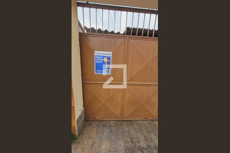 Casa à venda com 165m², 4 quartos e 2 vagas Casa à venda com 165m², 4 quartos e 2 vagasFachada