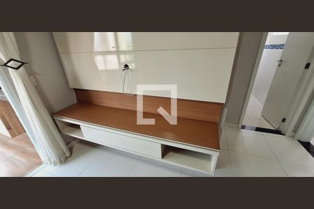 Detalhe da sala de apartamento para alugar com 2 quartos, 92m² em Vila Caiçara, Praia Grande