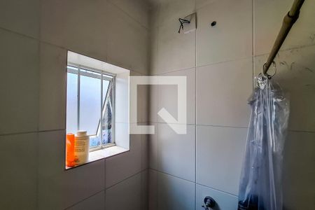 Banheiro de kitnet/studio para alugar com 1 quarto, 18m² em Liberdade, São Paulo