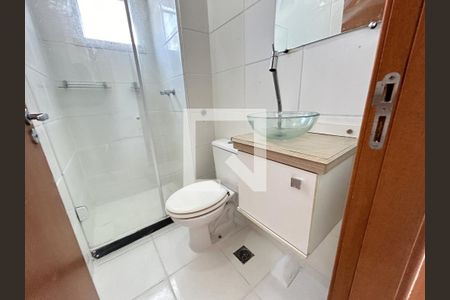 Banheiro de apartamento para alugar com 2 quartos, 42m² em Cascadura, Rio de Janeiro