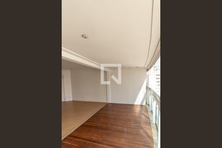 Sala de apartamento à venda com 3 quartos, 124m² em Vila Olímpia, São Paulo