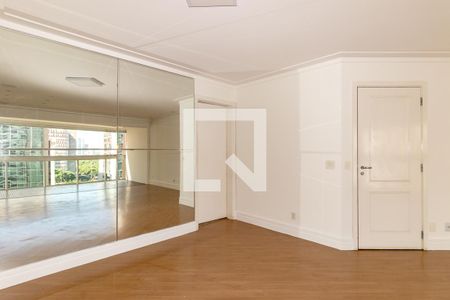 Sala de apartamento à venda com 3 quartos, 124m² em Vila Olímpia, São Paulo