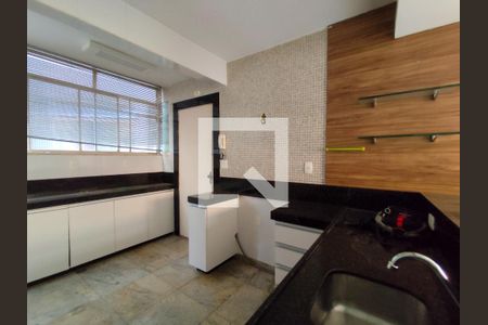 Cozinha  de apartamento à venda com 4 quartos, 130m² em Serra, Belo Horizonte