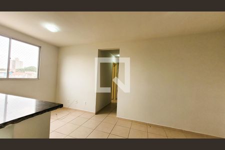 Sala de apartamento para alugar com 3 quartos, 70m² em Vila Industrial, Campinas