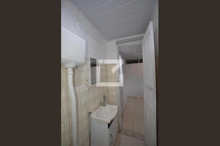 Banheiro de apartamento para alugar com 1 quarto, 45m² em Marechal Hermes, Rio de Janeiro