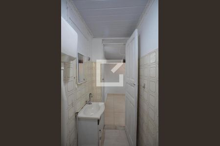 Banheiro de apartamento para alugar com 1 quarto, 45m² em Marechal Hermes, Rio de Janeiro