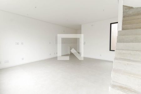 Sala de casa de condomínio para alugar com 2 quartos, 72m² em Vila Rosaria, São Paulo