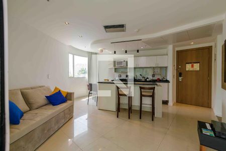 Sala de apartamento para alugar com 1 quarto, 53m² em Barra da Tijuca, Rio de Janeiro