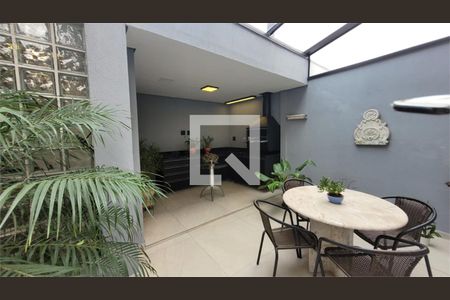 Casa à venda com 3 quartos, 145m² em Jardim Cordeiro, São Paulo