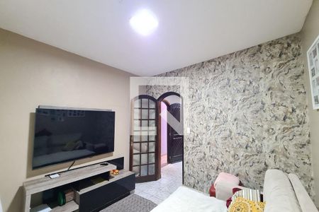 Sala de TV de casa para alugar com 4 quartos, 180m² em Cidade Satélite Santa Bárbara, São Paulo