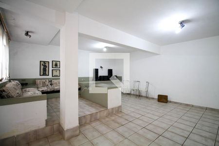 Sala de TV (piso inferior) de casa à venda com 3 quartos, 300m² em Sumarezinho, São Paulo