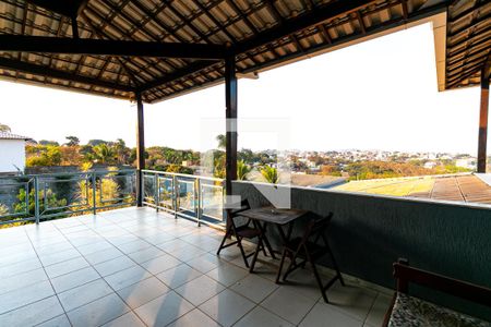 Varanda de casa à venda com 5 quartos, 580m² em Garças, Belo Horizonte