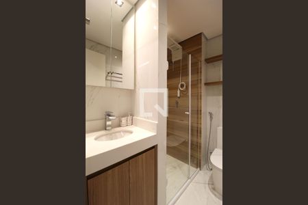 Banheiro de kitnet/studio para alugar com 1 quarto, 25m² em Vila Olímpia, São Paulo