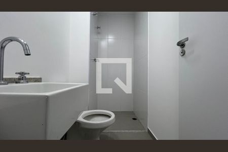 Banheiro de kitnet/studio para alugar com 1 quarto, 26m² em Pinheiros, São Paulo