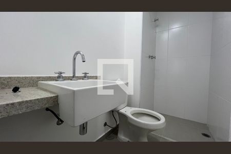 Banheiro de kitnet/studio para alugar com 1 quarto, 26m² em Pinheiros, São Paulo