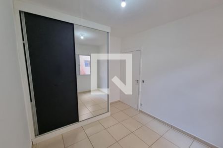 Dormitório 01 de apartamento para alugar com 2 quartos, 45m² em Jardim Heitor Rigon, Ribeirão Preto