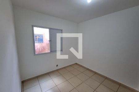 Dormitório 01 de apartamento para alugar com 2 quartos, 45m² em Jardim Heitor Rigon, Ribeirão Preto