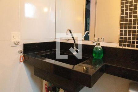 Banheiro de apartamento à venda com 2 quartos, 44m² em Jardim Gracinda, Guarulhos