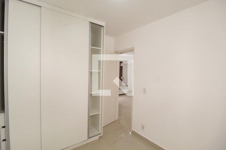 Quarto 2 de apartamento para alugar com 2 quartos, 49m² em Santa Mônica, Uberlândia