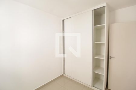 Quarto 2 de apartamento para alugar com 2 quartos, 49m² em Santa Mônica, Uberlândia