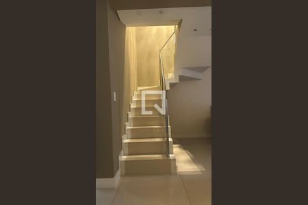 Escada de casa de condomínio à venda com 3 quartos, 109m² em Engordadouro, Jundiaí