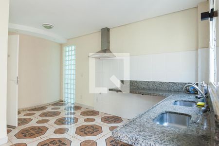 Casa à venda com 218m², 3 quartos e 4 vagas Casa à venda com 218m², 3 quartos e 4 vagasCozinha