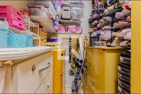 Closet da suíte 1 Casa 1 de casa de condomínio à venda com 6 quartos, 254m² em Cambuci, São Paulo