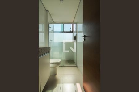 Apartamento à venda com 200m², 3 quartos e 1 vaga Apartamento à venda com 200m², 3 quartos e 1 vagaBanheiro da Suíte