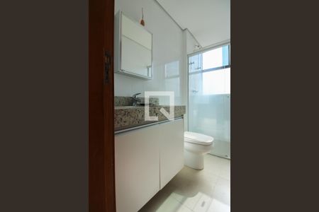 Apartamento à venda com 200m², 3 quartos e 1 vaga Apartamento à venda com 200m², 3 quartos e 1 vagaBanheiro da Suíte