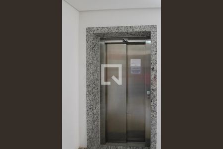 Apartamento à venda com 200m², 3 quartos e 1 vaga Apartamento à venda com 200m², 3 quartos e 1 vagaElevador