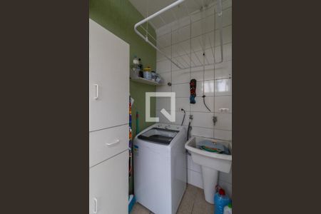 Casa de condomínio à venda com 160m², 3 quartos e 2 vagas Casa de condomínio à venda com 160m², 3 quartos e 2 vagasArea de Serviço