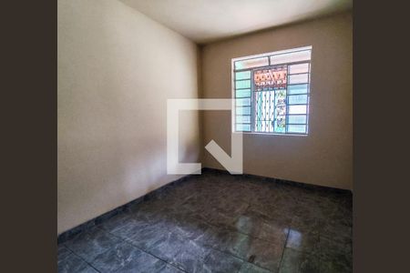 Quarto de casa à venda com 3 quartos, 90m² em Sagrada Família, Belo Horizonte