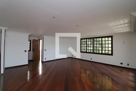 Sala 1 de casa para alugar com 5 quartos, 600m² em Jardim Guanabara, Rio de Janeiro