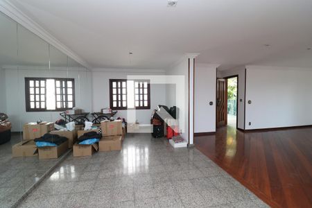 Sala 1 de casa para alugar com 5 quartos, 600m² em Jardim Guanabara, Rio de Janeiro