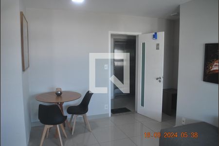 Sala de apartamento para alugar com 1 quarto, 54m² em Paralela, Salvador