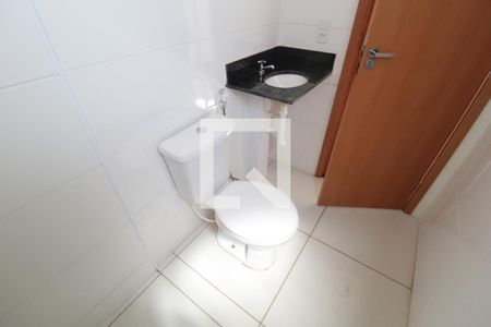 Banheiro do Quarto 1 de apartamento para alugar com 2 quartos, 52m² em Jardim Espanha, Uberlândia