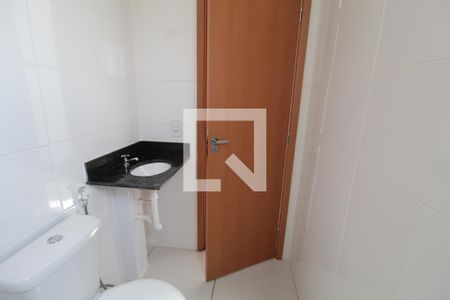 Banheiro do Quarto 1 de apartamento para alugar com 2 quartos, 52m² em Jardim Espanha, Uberlândia