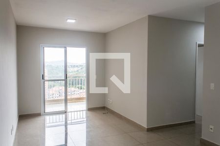 Sala de TV de apartamento à venda com 3 quartos, 80m² em Jardim Tupanci, Barueri