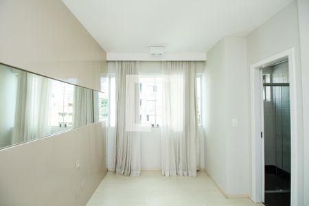 Quarto 1 de apartamento para alugar com 3 quartos, 70m² em Savassi, Belo Horizonte