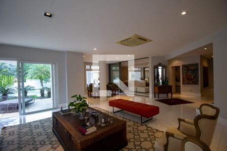 Sala de casa à venda com 3 quartos, 900m² em Barra da Tijuca, Rio de Janeiro