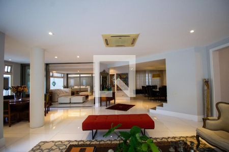 Sala de casa à venda com 3 quartos, 900m² em Barra da Tijuca, Rio de Janeiro