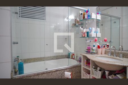 Banheiro suite  de apartamento para alugar com 3 quartos, 89m² em Centro, Florianópolis