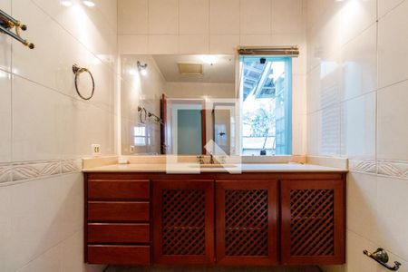 Casa à venda com 500m², 4 quartos e 5 vagas Casa à venda com 500m², 4 quartos e 5 vagasBanheiro do Quarto 4