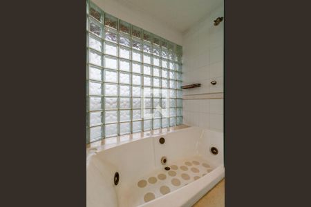 Casa à venda com 500m², 4 quartos e 5 vagas Casa à venda com 500m², 4 quartos e 5 vagasBanheiro