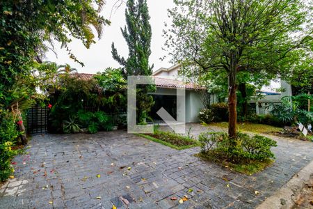 Casa à venda com 500m², 4 quartos e 5 vagas Casa à venda com 500m², 4 quartos e 5 vagasÁrea Externa