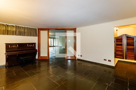 Casa à venda com 500m², 4 quartos e 5 vagas Casa à venda com 500m², 4 quartos e 5 vagasSala 2